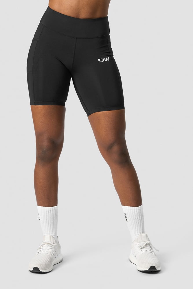 scrunch v-shape pocket biker shorts black