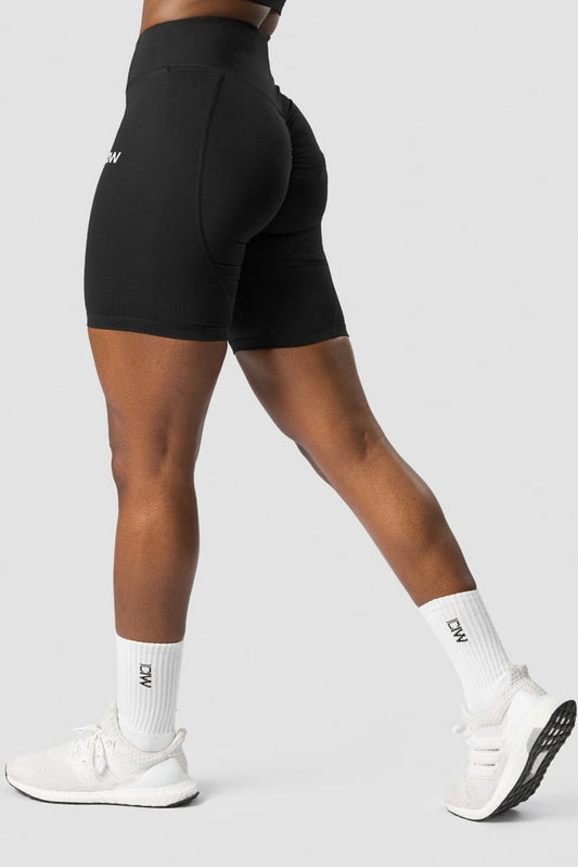 scrunch v-shape biker shorts black